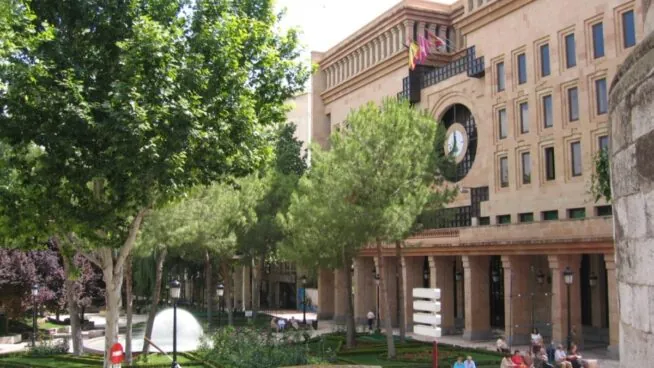 El Ayuntamiento de Albacete declara persona 'non grata' a Pedro Sánchez y pide su dimisión