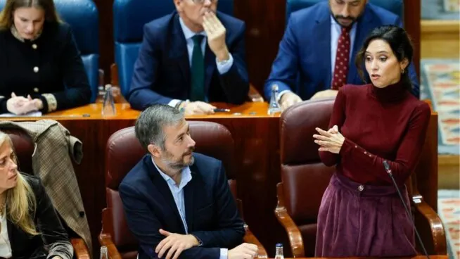 Ayuso critica que Quirón tenga que «soportar las iras» del Gobierno y sus «caniches»