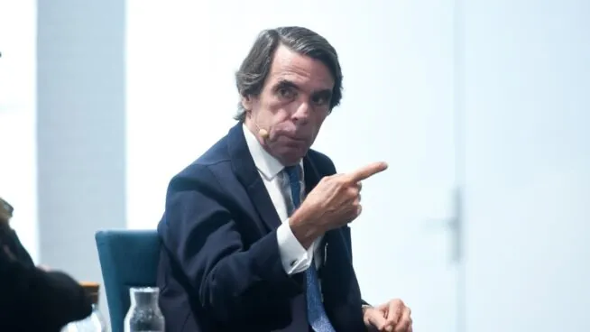 Aznar, a Óscar López: «No discuto con quien no tiene el nivel intelectual para su puesto»