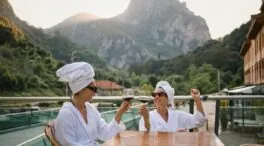 El balneario de Aragón con piscina exterior entre la nieve que triunfa este invierno