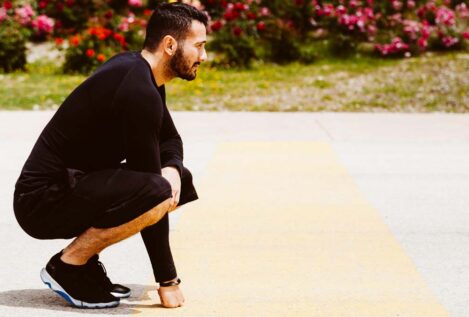 Parece infantil, pero funciona, así son los 'bunny hops', el ejercicio para fortalecer tus piernas