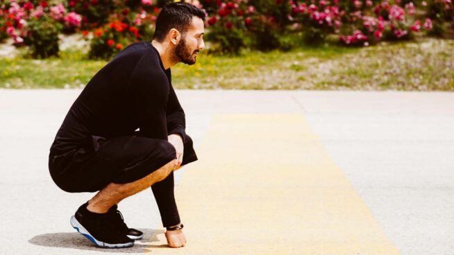 Parece infantil, pero funciona, así son los 'bunny hops', el ejercicio para fortalecer tus piernas