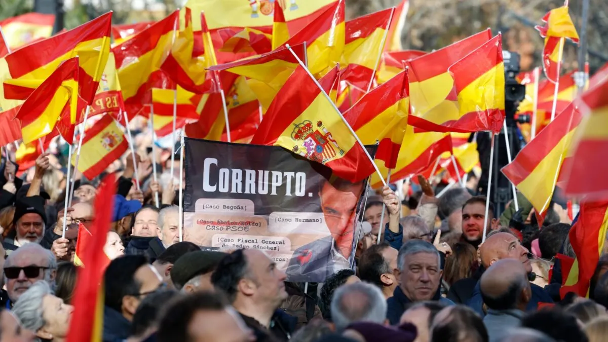 Miles de personas protestan contra la corrupción y piden elecciones