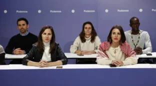 Podemos eleva el tono contra el Gobierno: «Roban y meten la mano en la caja»