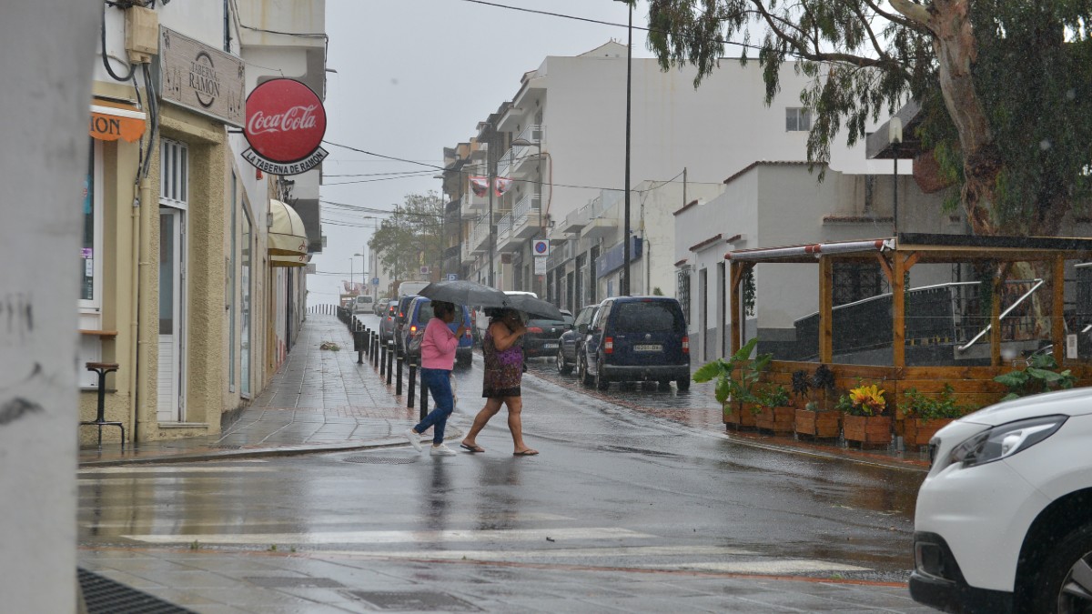 Canarias suspende las clases en cuatro islas el miércoles por la tarde por la borrasca Claudia