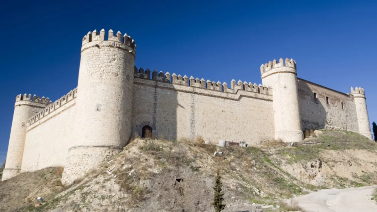 Interior malvende su castillo de Toledo por menos de la mitad de lo que invirtió en él