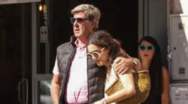 Cayetano Martínez de Irujo mejora de su dolor de espalda: «Bárbara no se ha apartado de él»