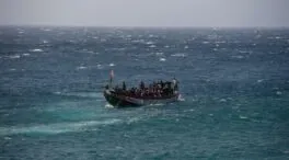 Salvamento Marítimo rescata en El Hierro a 400 inmigrantes en dos cayucos