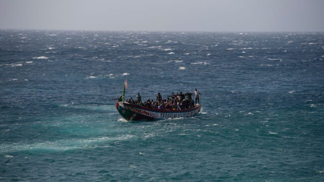 Rescatado un cayuco con 119 inmigrantes a bordo a una milla de la isla de El Hierro