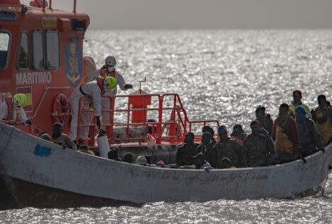 Cuatro muertos en un cayuco con más de 70 inmigrantes que se quedó sin víveres