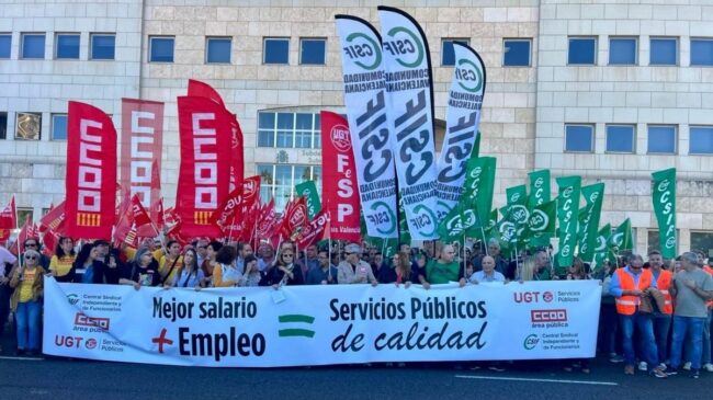 El Gobierno y los sindicatos pactan una subida del 11% hasta 2028 para los funcionarios