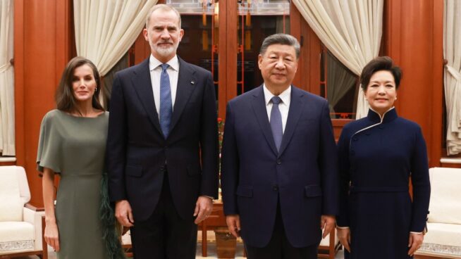 El presidente de China y la primera dama ofrecen una cena privada a los Reyes