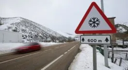 La nieve obliga a usar cadenas en 16 tramos de carreteras de Burgos, León y Palencia
