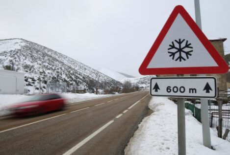 La nieve obliga a usar cadenas en 16 tramos de carreteras de Burgos, León y Palencia