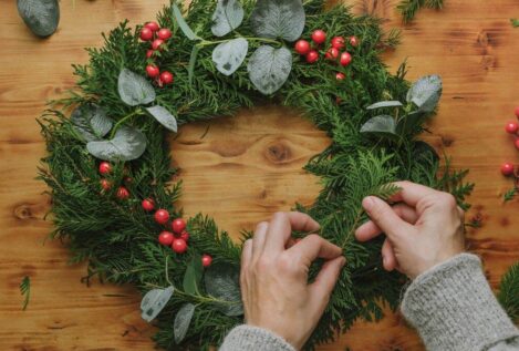 Cómo hacer una corona de adviento artesanal para la puerta de casa