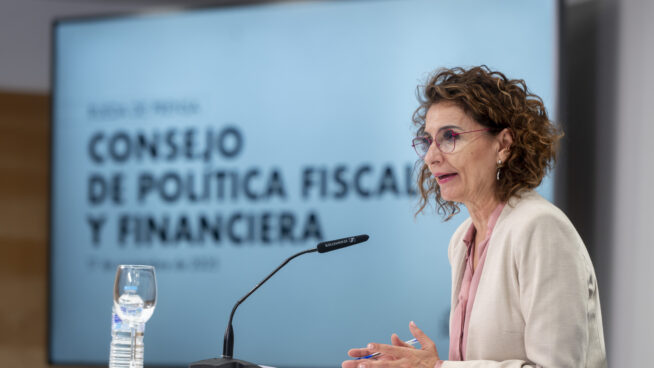 Montero admite que aumentará la cesión de impuestos a las comunidades autónomas