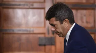 VÍDEO | Mazón dimite y pasa la pelota a Sánchez: «La falta de ayuda fue y es clamorosa»