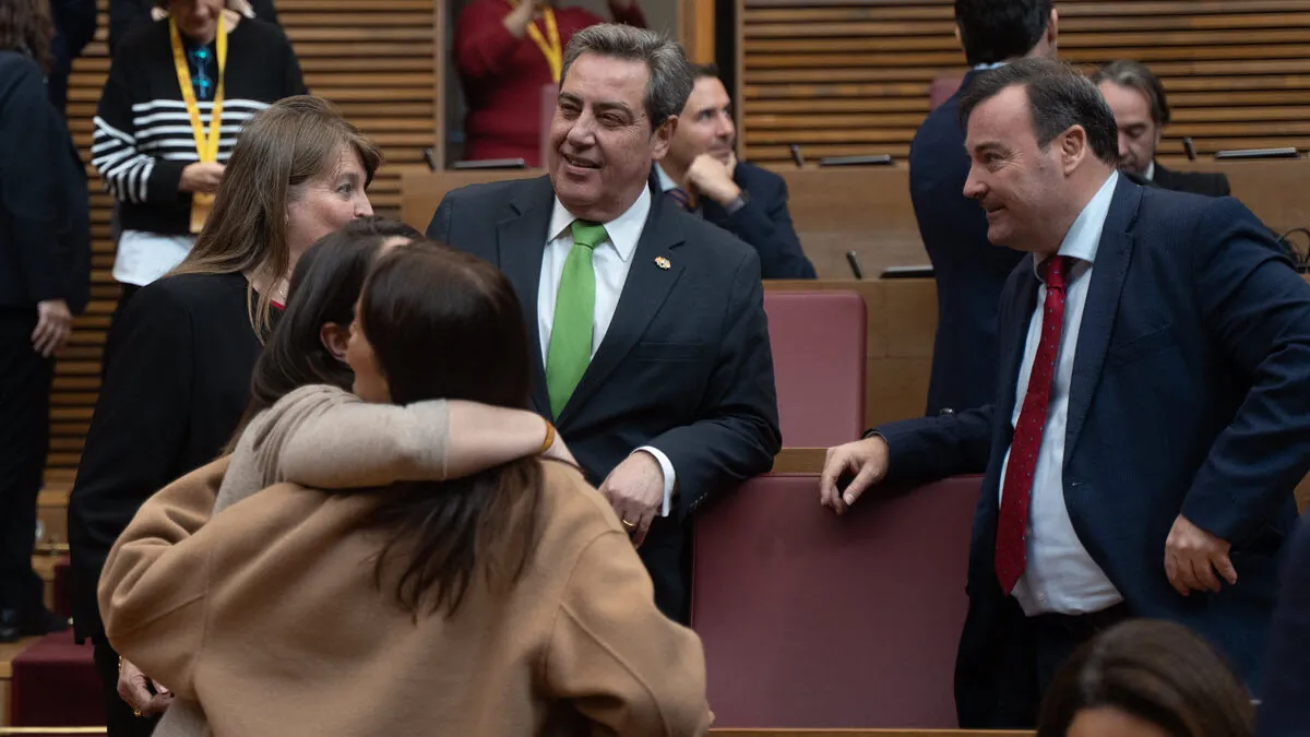 Vox exige también «libertad lingüística y libertad educativa» a cambio del apoyo a Pérez Llorca