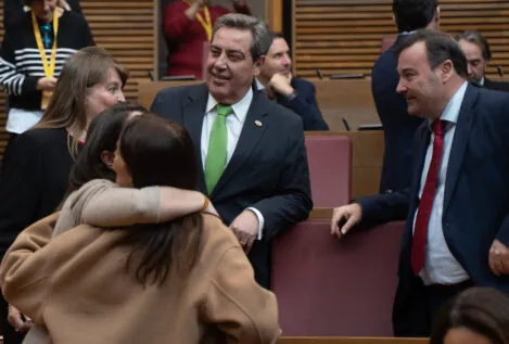 Vox exige también «libertad lingüística y libertad educativa» a cambio del apoyo a Pérez Llorca