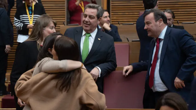 Vox exige también «libertad lingüística y libertad educativa» a cambio del apoyo a Pérez Llorca