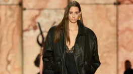 El cuero se reinventa con nuevas fórmulas para volver a ser el tejido estrella de la temporada