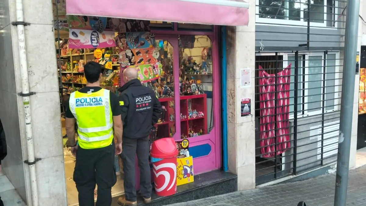 Detienen al dueño de una tienda de golosinas por vender cocaína en Barcelona