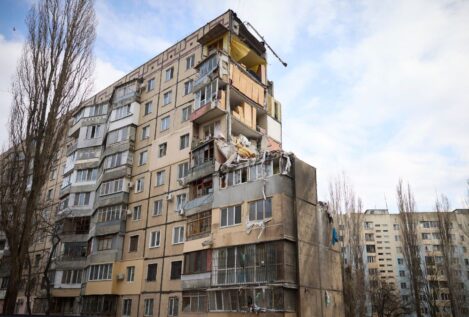 Al menos tres muertos por un ataque con drones rusos contra un edificio residencial