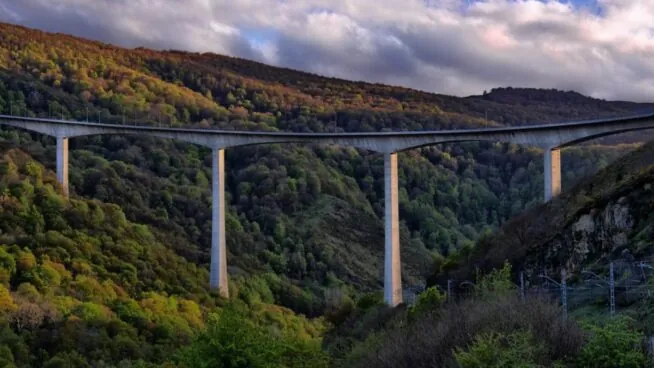 Entre Cantabria y Castilla y León: el puente más alto de España que une ambas comunidades
