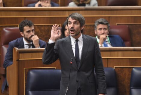 Urtasun arremete contra Milei por «recortar y atacar» la cultura en Argentina