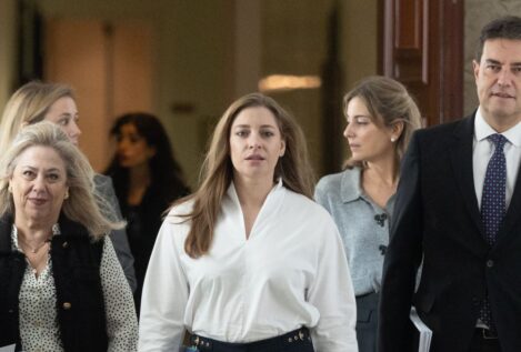 El PP se mofa del PSOE que ahora se aleja de Leire Díez al llamarla «Antoñita la fantástica»