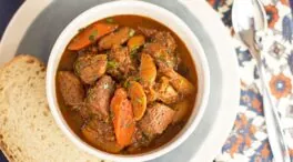 El estofado letón que saqué de una novela: un guiso sin caldo, ni vino, ni especias