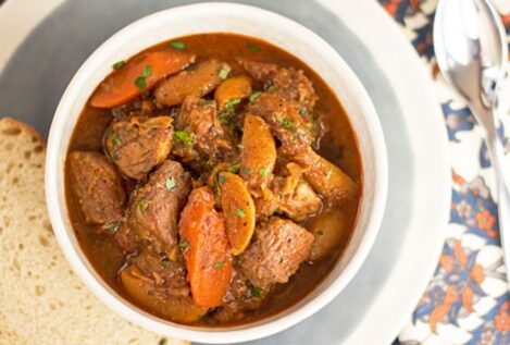 El estofado letón que saqué de una novela: un guiso sin caldo, ni vino, ni especias