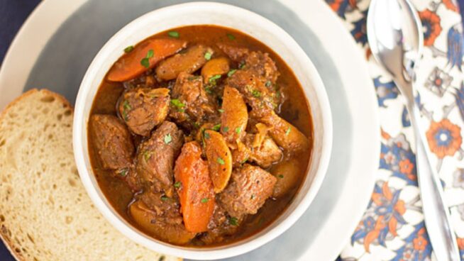 El estofado letón que saqué de una novela: un guiso sin caldo, ni vino, ni especias