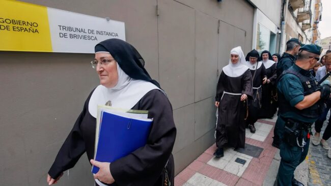 La Guardia Civil detiene a la exabadesa de Belorado tras registrar el convento