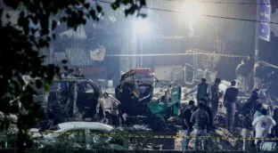 Mueren ocho personas por la explosión de un vehículo en Nueva Delhi (India)
