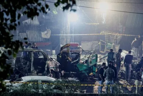 Mueren ocho personas por la explosión de un vehículo en Nueva Delhi (India)