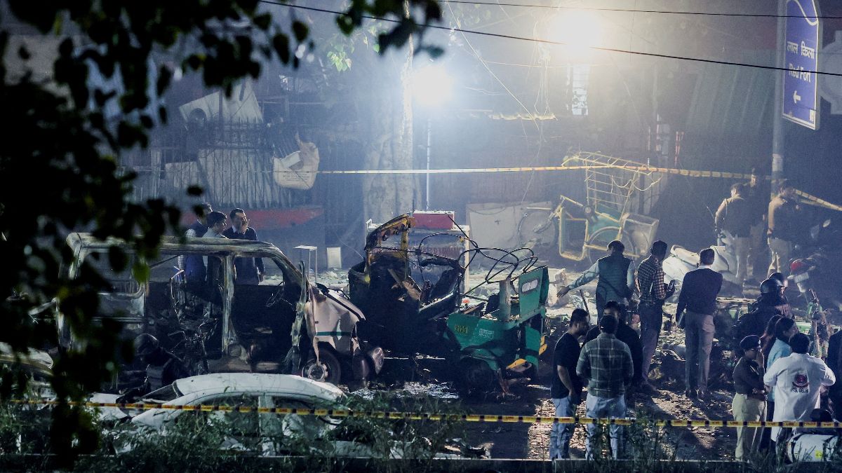 Mueren ocho personas por la explosión de un vehículo en Nueva Delhi (India)