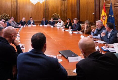 Feijóo traslada a policías y guardias civiles las iniciativas del PP en materia de seguridad