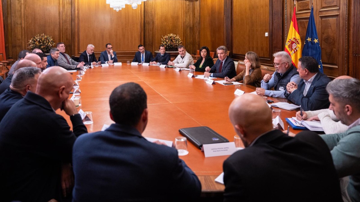 Feijóo traslada a policías y guardias civiles las iniciativas del PP en materia de seguridad