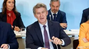 Feijóo y Abascal hablan por teléfono sobre el futuro de la Comunidad Valenciana