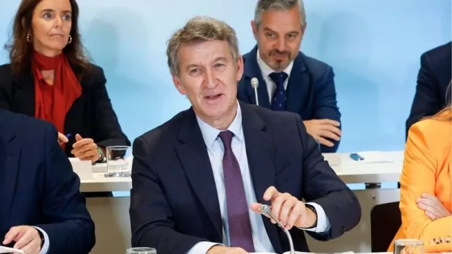 Feijóo y Abascal hablan por teléfono sobre el futuro de la Comunidad Valenciana