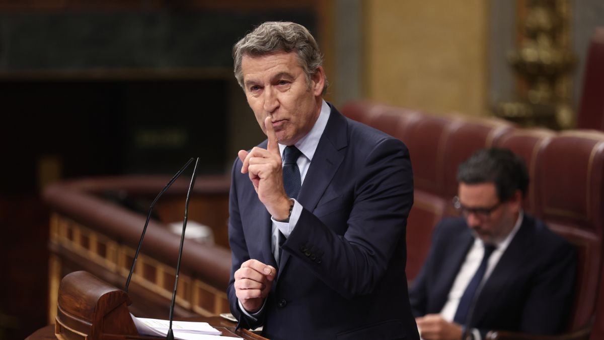Feijóo acusa a Sánchez de ser «el presidente de la cloaca»: «Está muerto de miedo»