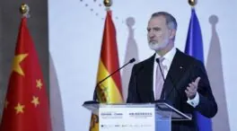 Felipe VI pide resolver las dificultades que aún existen para empresas españolas en China