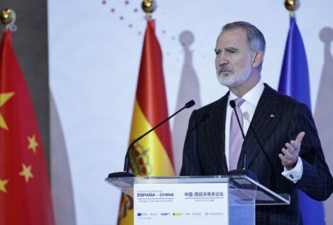 Felipe VI pide resolver las dificultades que aún existen para empresas españolas en China