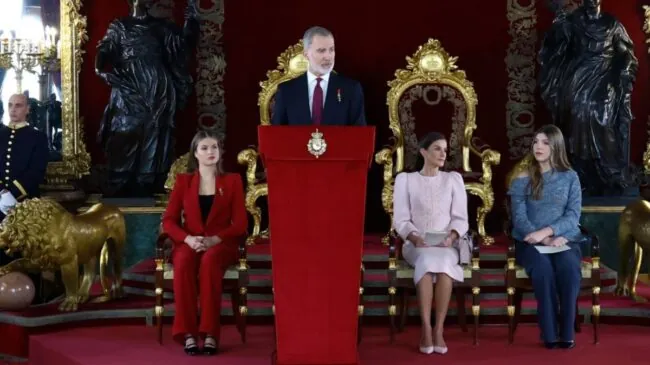 Felipe VI defiende la Transición impulsada por el rey emérito, aunque «no fue perfecta»
