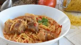 Fideos con costillas: el plato de Pepe Rodríguez que vuelve locos a sus hijos
