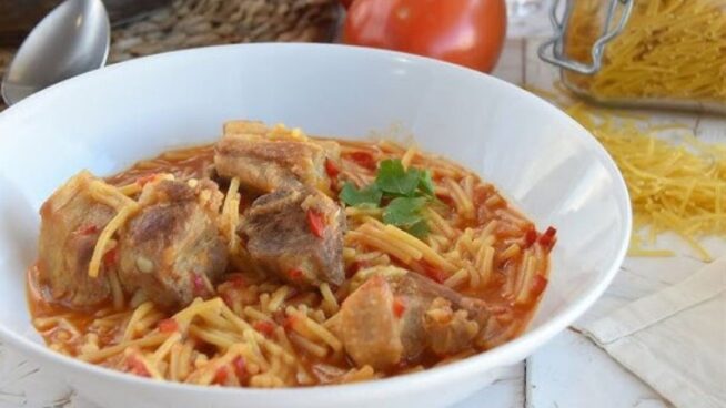 Fideos con costillas: el plato de Pepe Rodríguez que vuelve locos a sus hijos