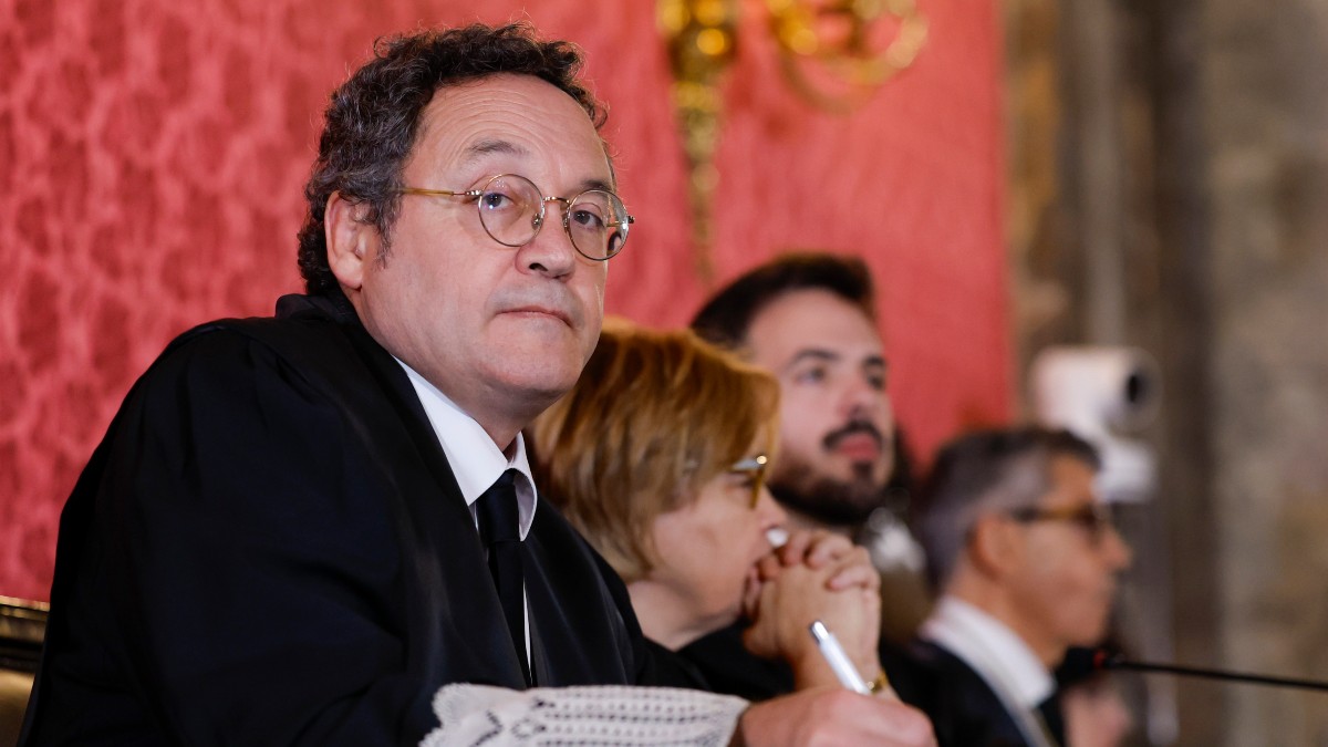 El fiscal general niega en el inicio de su juicio que revelara secretos de la pareja de Ayuso: «No»