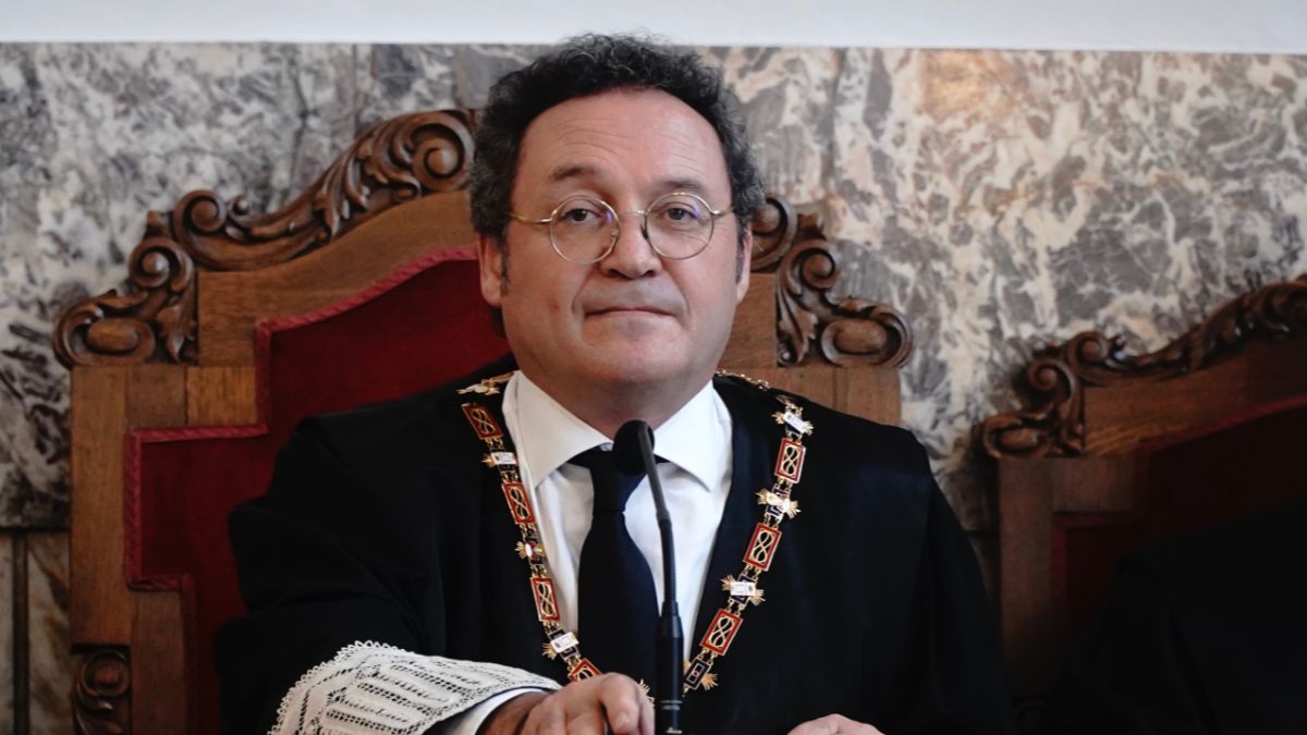 El fiscal general se borra del acto por los 50 años de la Monarquía tras su condena