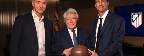 Gil y Cerezo venden el Atlético de Madrid al fondo Apollo